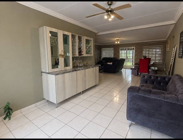 3 BEDROOM HOUSE FOR SALE IN HENLEY ON KLIP